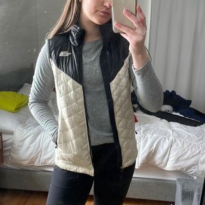 North face cream and black vest XS